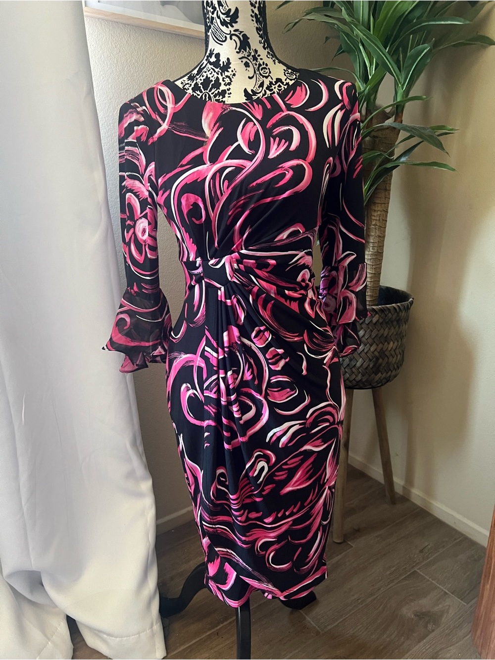 connected apparel Black Dress with Fuchsia Swirl Knot-Front